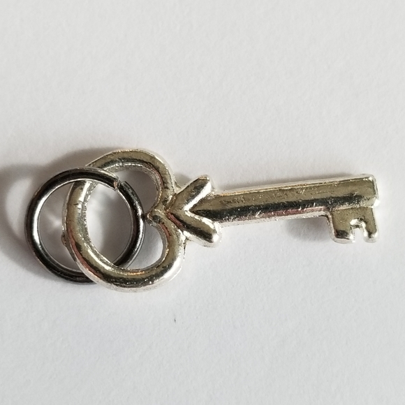 Vintage skeleton key charm tiny pendant silver tone steampunk Victorian style - Picture 2 of 6